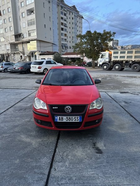 Elbasan, shitet makine VOLKSWAGEN POLO GTI OKAZION Benzin, e kuqe manuale Kondicioner 168.000 km 3.000 €