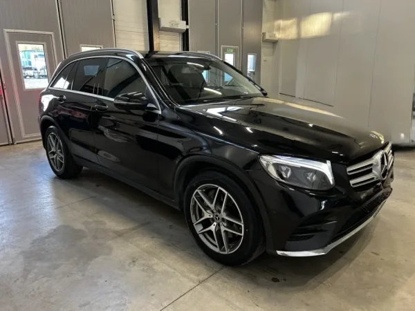 Tirane, shes SUV Mercedes Benz GLC 220CDI 4Matic Nafte, e zeze automatik Klima 160 km 28.900 €