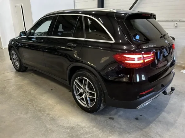 Tirane, shes SUV Mercedes Benz GLC 220CDI 4Matic Nafte, e zeze automatik Klima 160 km 28.900 €
