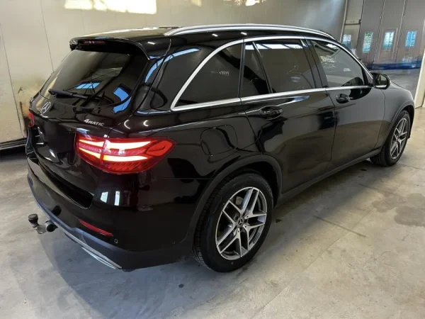 Tirane, shes SUV Mercedes Benz GLC 220CDI 4Matic Nafte, e zeze automatik Klima 160 km 28.900 €