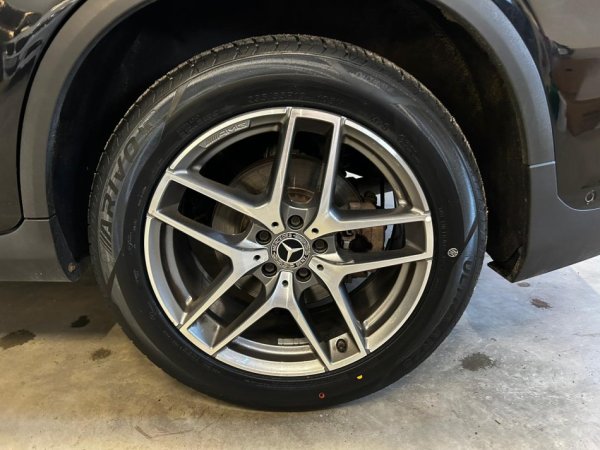 Tirane, shes SUV Mercedes Benz GLC 220CDI 4Matic Nafte, e zeze automatik Klima 160 km 28.900 €