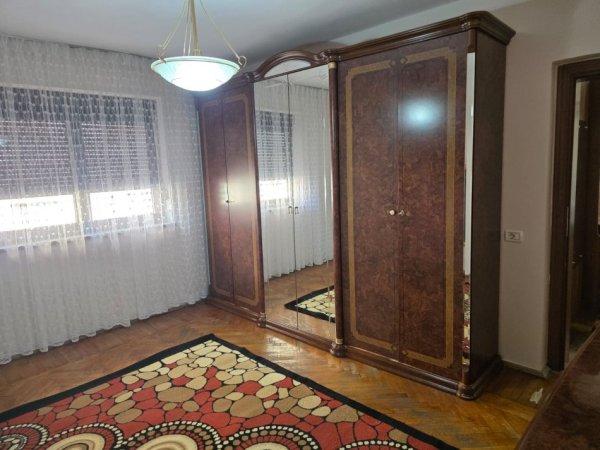 Tirane, jepet me qera apartament 2+1+Aneks+Ballkon Kati 4, 75 m² 600 €