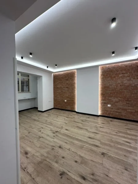Tirane, shitet apartament 1+1+Ballkon Kati 1, 62 m² 158.000 € (Rruga Sami Frasheri, Prane Gjimnazit Petro Nini)