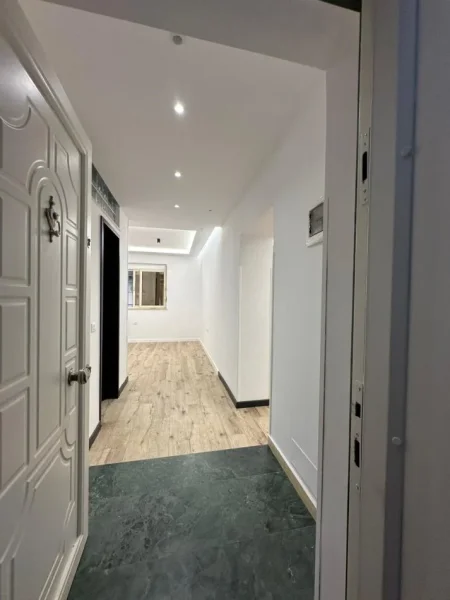 Tirane, shitet apartament 1+1+Ballkon Kati 1, 62 m² 158.000 € (Rruga Sami Frasheri, Prane Gjimnazit Petro Nini)