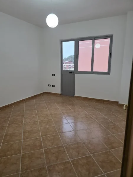 Lezhe, shitet apartament 2+1 Kati 7, 87 m² 75.001 € (Lagje Beslidhja, mbas Katedrales)