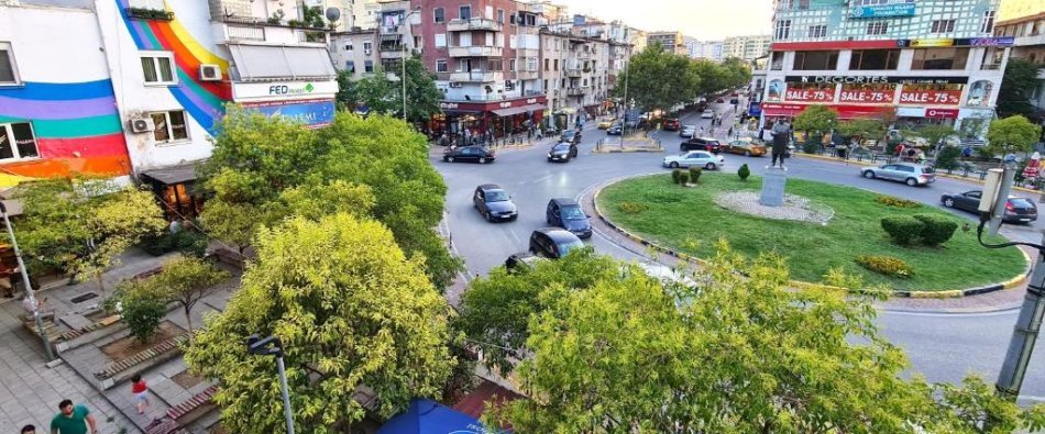 Tirane, jepet me qera garsonier 1+1 , 40 m² 470 € (Stadiumi Dinamo, shume prane Bllokut)