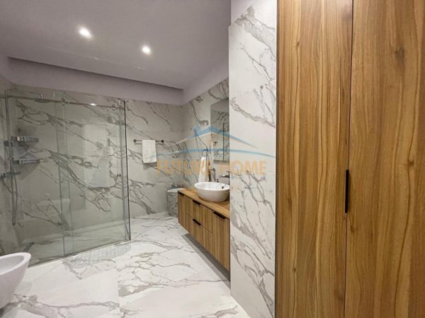 Tirane, jepet me qera apartament 2+1+Aneks+Ballkon , 125 m² 1.500 € (Liqeni Thate, prane Hotel Radisson)