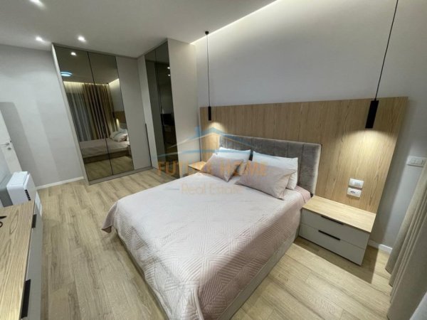 Tirane, jepet me qera apartament 2+1+Aneks+Ballkon , 125 m² 1.500 € (Liqeni Thate, prane Hotel Radisson)