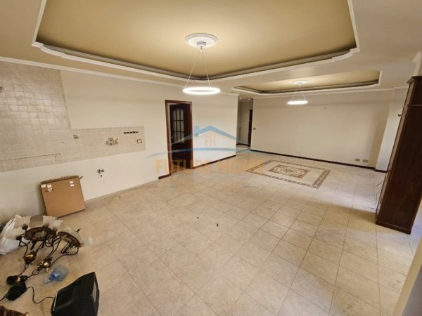 Tirane, shitet apartament 2+1+Ballkon Kati 3, 139 m² 350.000 € (BLLOKU)