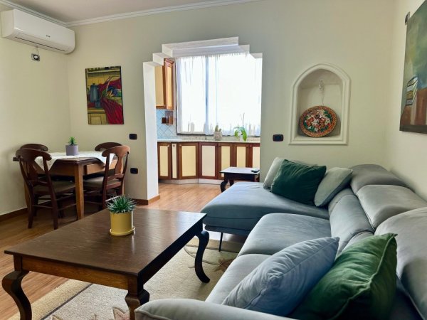 Tirane, jepet me qera apartament 1+1 Kati 3, 65 m² 550 € (Myslym Shyri, Tirane.)