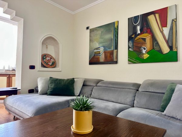 Tirane, jepet me qera apartament 1+1 Kati 3, 65 m² 550 € (Myslym Shyri, Tirane.)