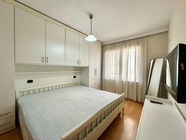Tirane, jepet me qera apartament 1+1 Kati 3, 65 m² 550 € (Myslym Shyri, Tirane.)
