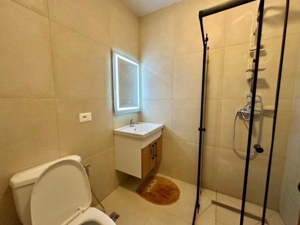 Tirane, jepet me qera apartament 1+1 Kati 3, 65 m² 550 € (Myslym Shyri, Tirane.)