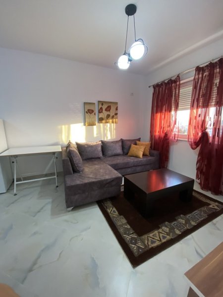 Tirane, jepet me qera apartament 1+1 Kati 5, 50 m² 420 € (Perball Bar Artistit, Rruga e Dibres, Tirane.)