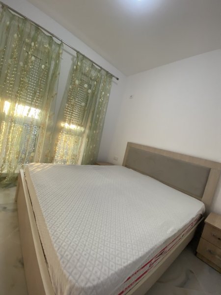 Tirane, jepet me qera apartament 1+1 Kati 5, 50 m² 420 € (Perball Bar Artistit, Rruga e Dibres, Tirane.)