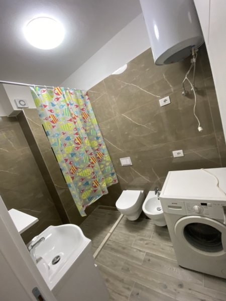 Tirane, jepet me qera apartament 1+1 Kati 5, 50 m² 420 € (Perball Bar Artistit, Rruga e Dibres, Tirane.)