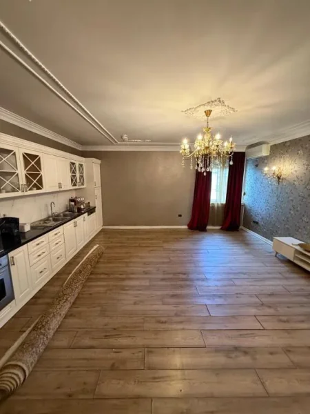 Shitet apartament 2+1+2 365.000 € (Blloku)