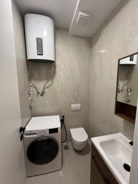 Tirane, jap me qera apartament 2+1+Ballkon Kati 9, 95 m² 1.100 € (Rruga Anton Lufi)