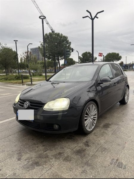 Tirane, shes makine Golf5 Nafte, e zeze manuale Klima 300.000 km 3.500 €