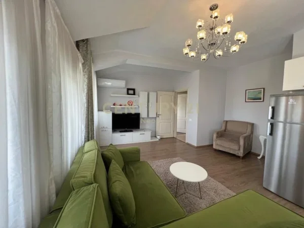 Tirane, jepet me qera apartament 2+1+Ballkon Kati 2, 120 m² 800 € (Liqeni Tiranes)