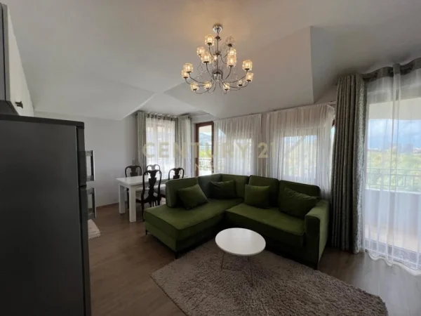 Tirane, jepet me qera apartament 2+1+Ballkon Kati 2, 120 m² 800 € (Liqeni Tiranes)