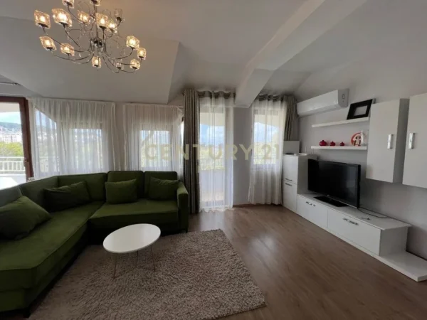 Tirane, jepet me qera apartament 2+1+Ballkon Kati 2, 120 m² 800 € (Liqeni Tiranes)