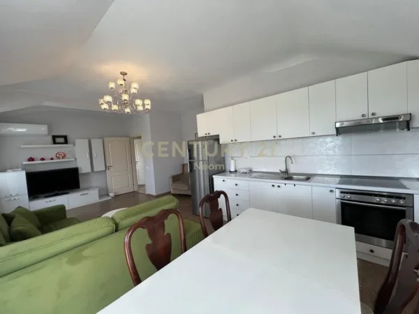 Tirane, jepet me qera apartament 2+1+Ballkon Kati 2, 120 m² 800 € (Liqeni Tiranes)