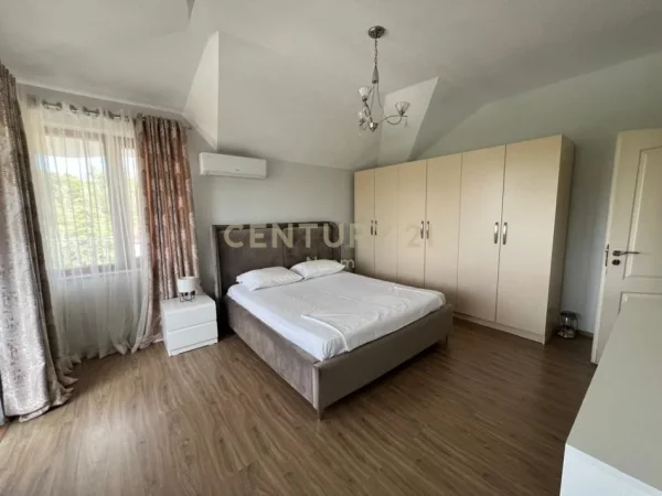 Tirane, jepet me qera apartament 2+1+Ballkon Kati 2, 120 m² 800 € (Liqeni Tiranes)