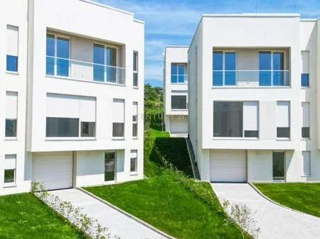 Tirane, jepet me qera Vile 3+1+Ballkon , 197 m² 1.300 € (ABA, Fresk)