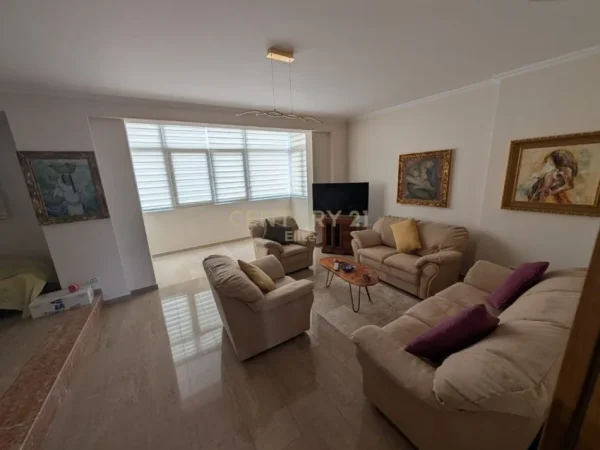 Tirane, shes apartament 2+1 Kati 9, 110 m² 270.000 € (Rruga e Barrikadave)