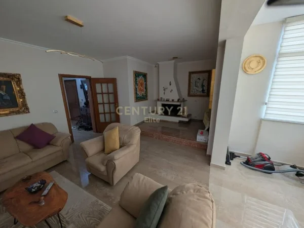 Tirane, shes apartament 2+1 Kati 9, 110 m² 270.000 € (Rruga e Barrikadave)