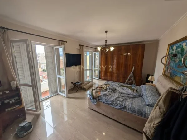 Tirane, shes apartament 2+1 Kati 9, 110 m² 270.000 € (Rruga e Barrikadave)