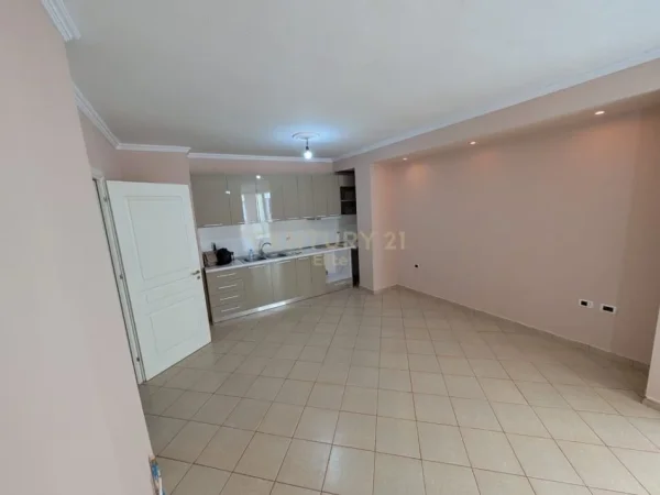 Tirane, shes apartament 2+1 Kati 4, 91 m² 128.000 € (Pallatet Cabej)