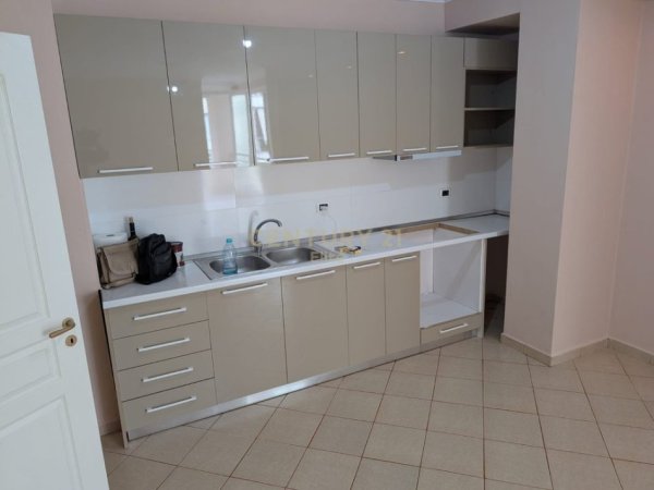 Tirane, shes apartament 2+1 Kati 4, 91 m² 128.000 € (Pallatet Cabej)