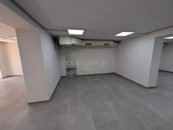 Tirane, shes ambjent biznesi Kati 0, 155 m² 455.000 € (Tirana e Re)