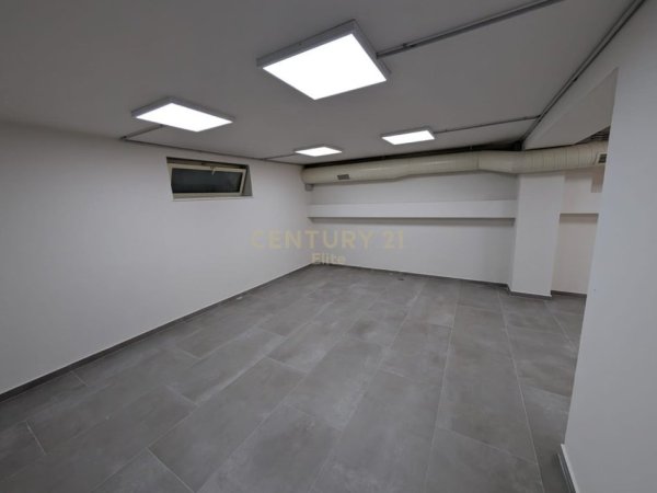 Tirane, shes ambjent biznesi Kati 0, 155 m² 455.000 € (Tirana e Re)