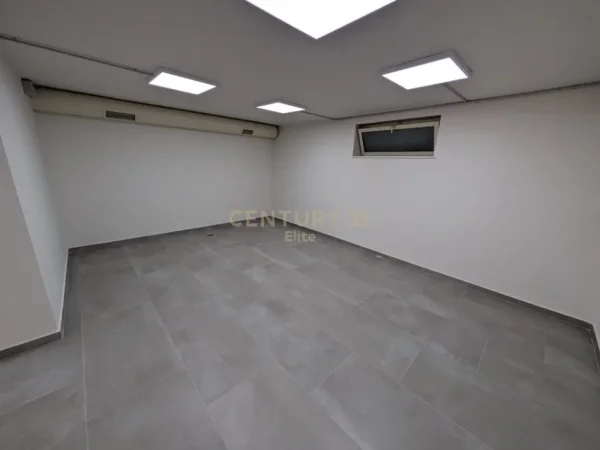 Tirane, shes ambjent biznesi Kati 0, 155 m² 455.000 € (Tirana e Re)