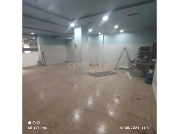 Tirane, shes ambjent biznesi Kati 0, 100 m² 85.000 € (Fresku)