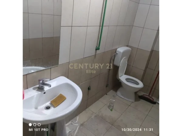 Tirane, shes ambjent biznesi Kati 0, 100 m² 85.000 € (Fresku)