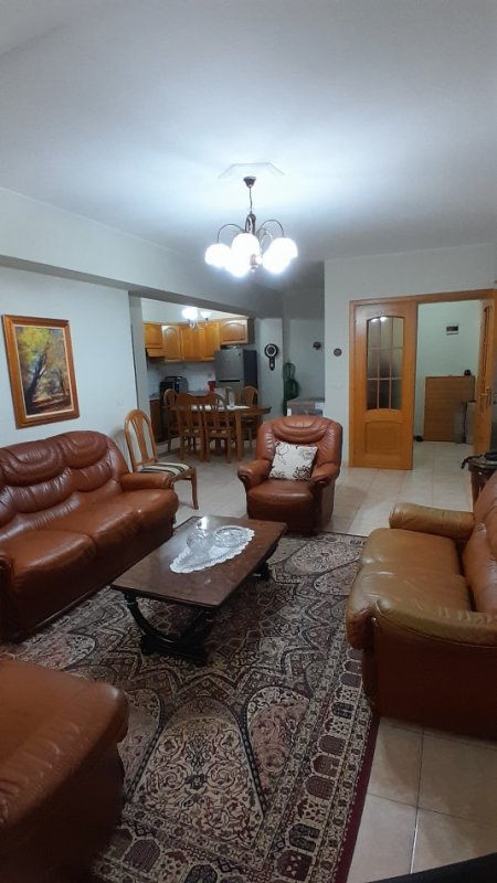 Tirane, jap me qera apartament 2+1+Aneks+Ballkon Kati 4, 121 m² 750 € (Sheshi willson prane shkolles Deshmoret e Lirise)