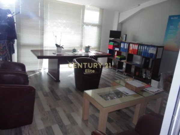 Tirane, shes ambjent biznesi Kati 3, 2.065 m² 750.000 € (Autostrada Tirane Durres)
