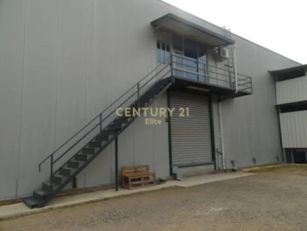 Tirane, shes ambjent biznesi Kati 3, 2.065 m² 750.000 € (Autostrada Tirane Durres)