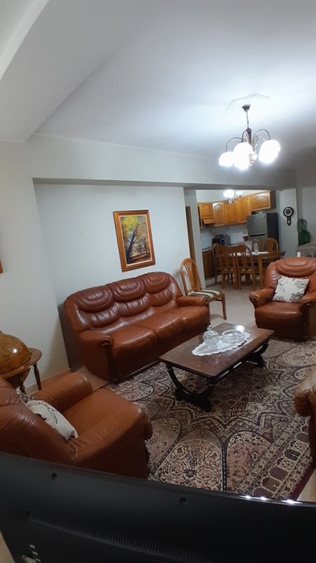Tirane, jap me qera apartament 2+1+Aneks+Ballkon Kati 4, 121 m² 750 € (Sheshi willson prane shkolles Deshmoret e Lirise)