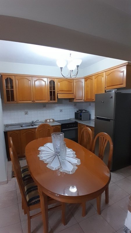 Tirane, jap me qera apartament 2+1+Aneks+Ballkon Kati 4, 121 m² 750 € (Sheshi willson prane shkolles Deshmoret e Lirise)