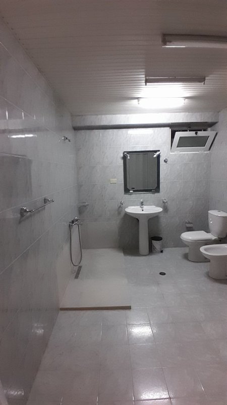 Tirane, jap me qera apartament 2+1+Aneks+Ballkon Kati 4, 121 m² 750 € (Sheshi willson prane shkolles Deshmoret e Lirise)