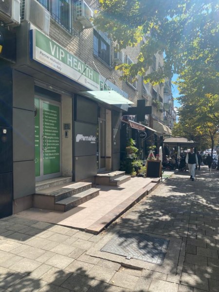 Tirane, jepet me qera dyqan Kati 0, 65 m² 1.200 € (ne Zonen e Brrylit Tirane)