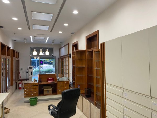 Tirane, jepet me qera dyqan Kati 0, 65 m² 1.200 € (ne Zonen e Brrylit Tirane)