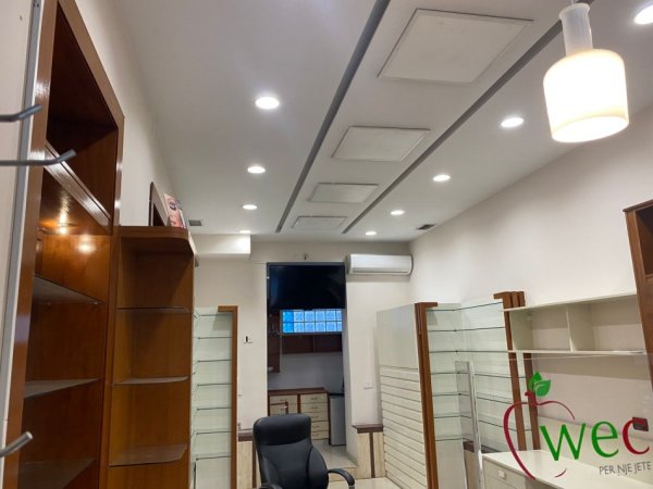 Tirane, jepet me qera dyqan Kati 0, 65 m² 1.200 € (ne Zonen e Brrylit Tirane)