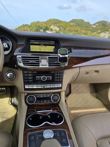 Tirane, shes makine CLS 550 biturbo 520 HP look AMG 63s Benzin, e bardhë automatik Klima 117.000 km 18.501 €