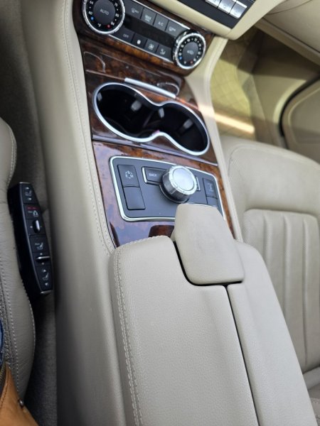 Tirane, shes makine CLS 550 biturbo 520 HP look AMG 63s Benzin, e bardhë automatik Klima 117.000 km 18.501 €